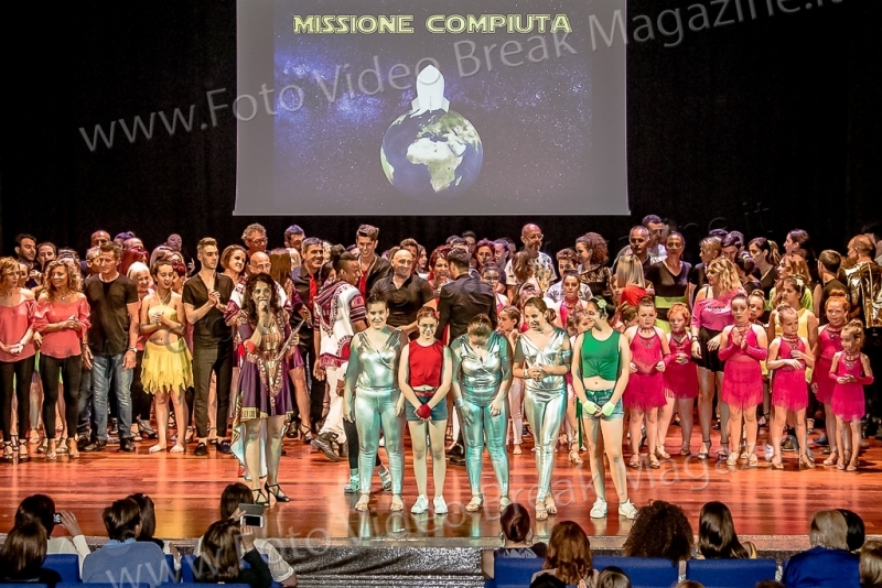 0013-2018-06-07-ESIB.-19-MOVIDA-LOCA-SAGGI-FINALE-SUL-PALCO