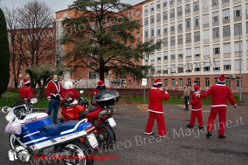 0032-2020-12-25-VOLONTARIATO-OSPEDALI-BABBO-NATALE-MOTO