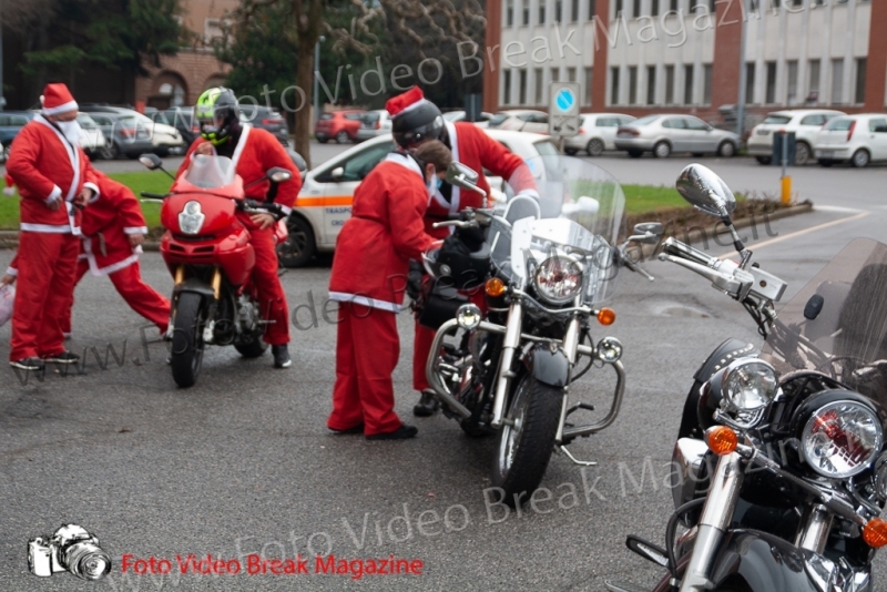 0038-2020-12-25-VOLONTARIATO-OSPEDALI-BABBO-NATALE-MOTO