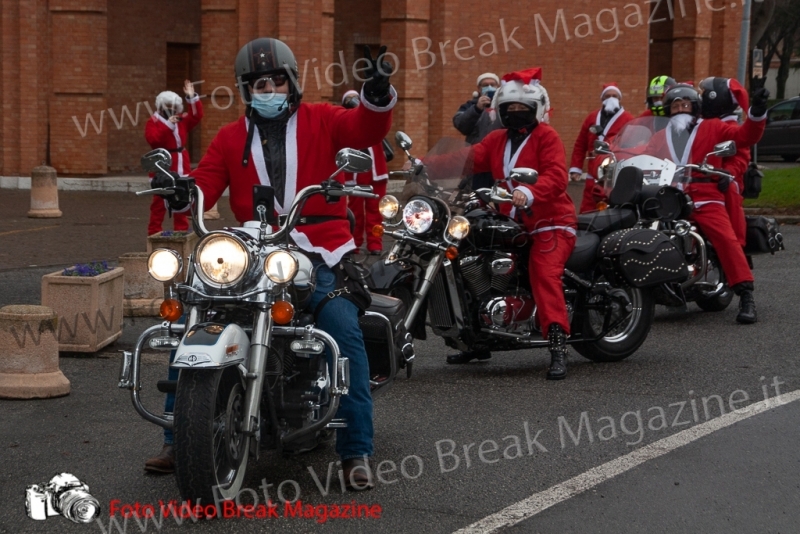 0042-2020-12-25-VOLONTARIATO-OSPEDALI-BABBO-NATALE-MOTO