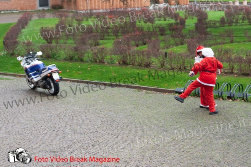 0050-2020-12-25-VOLONTARIATO-OSPEDALI-BABBO-NATALE-MOTO