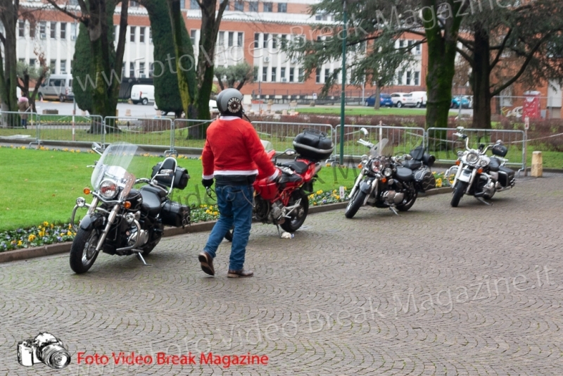 0052-2020-12-25-VOLONTARIATO-OSPEDALI-BABBO-NATALE-MOTO