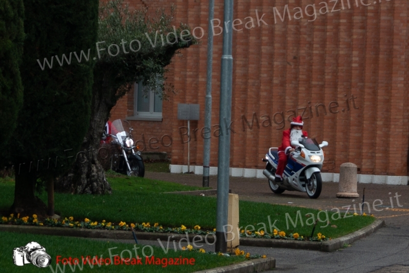 0065-2020-12-25-VOLONTARIATO-OSPEDALI-BABBO-NATALE-MOTO