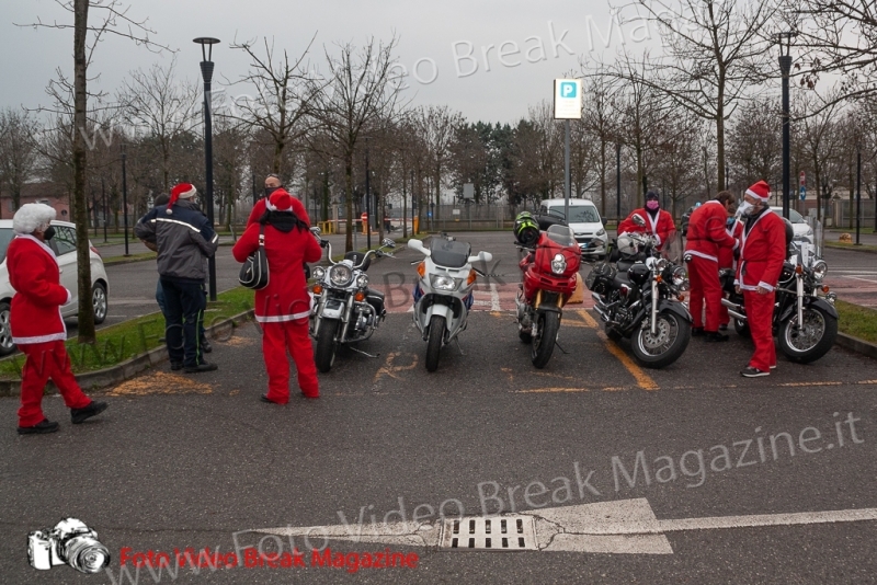 0088-2020-12-25-VOLONTARIATO-OSPEDALI-BABBO-NATALE-MOTO